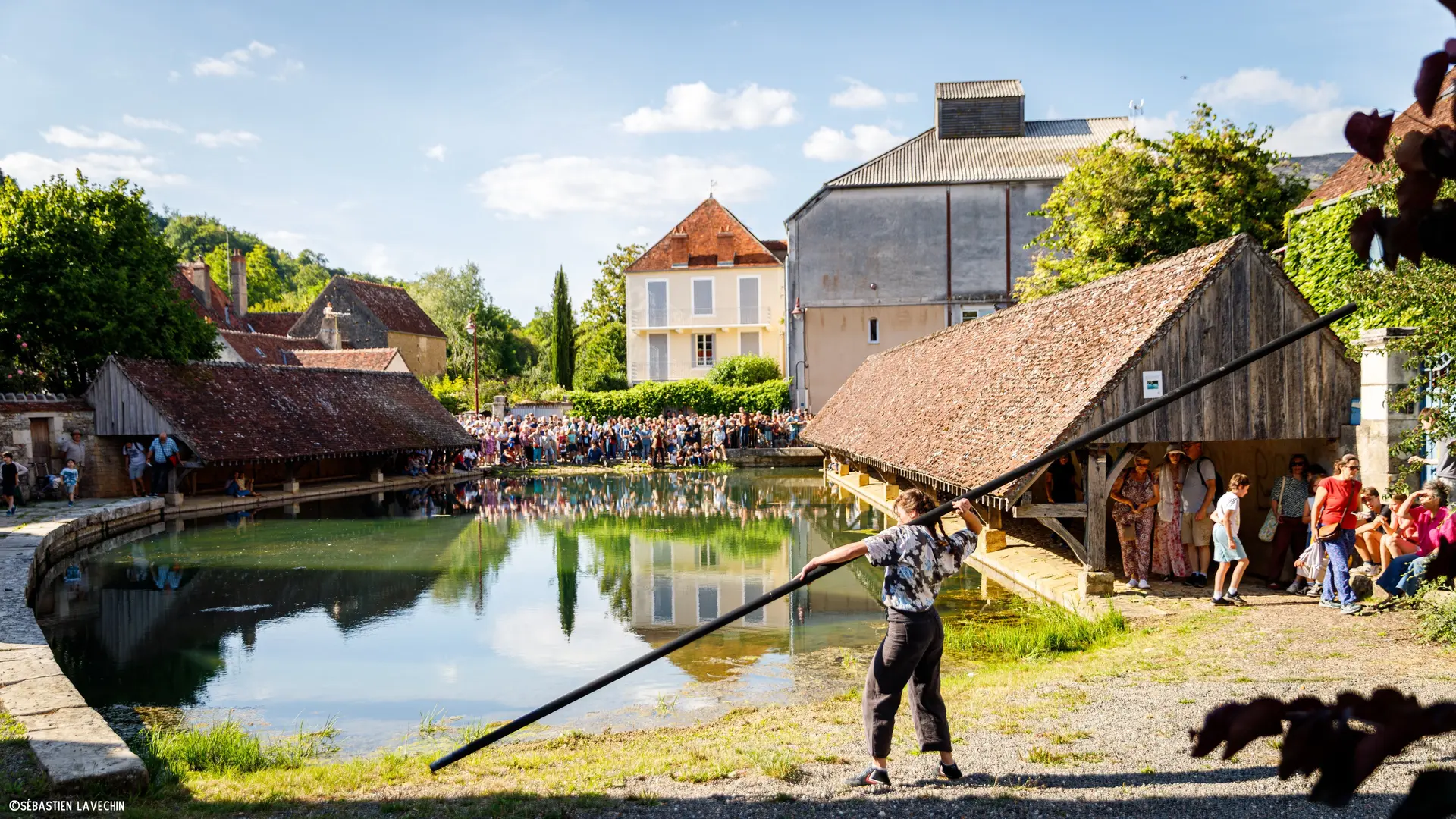 "How much we carry" - Cirque à Peypin d'Aigues