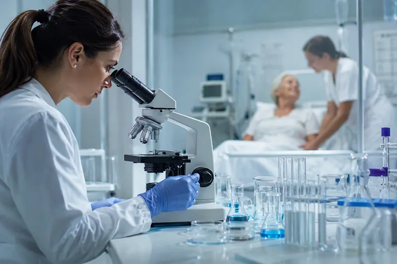 Conférence Science pour Tous 06 : "Du laboratoire au patient : Comment naissent les traitements de demain ?"