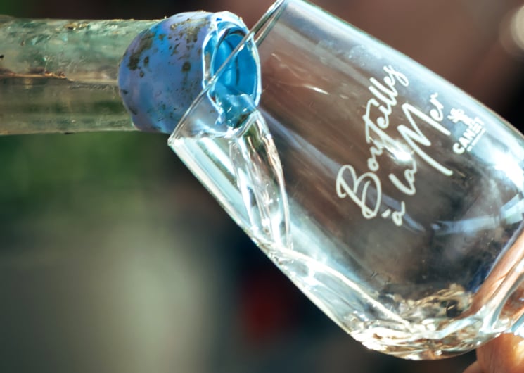 BOUTEILLES À LA MER