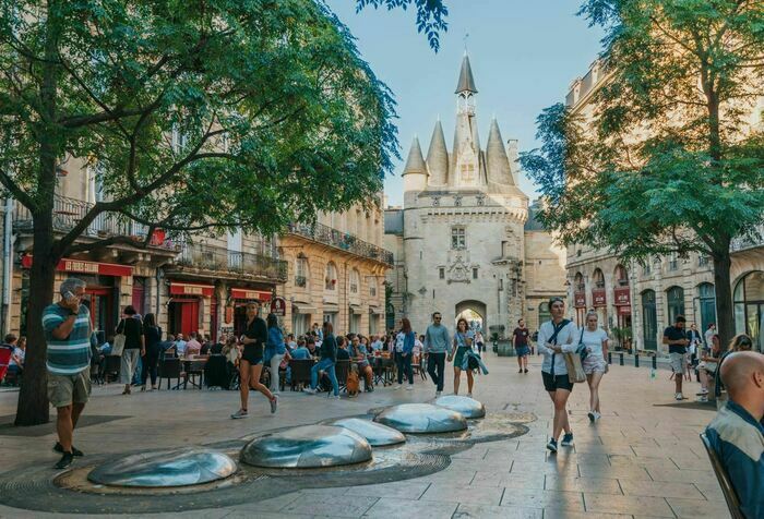 Visitez la Porte Cailhau, monument historique de Bordeaux