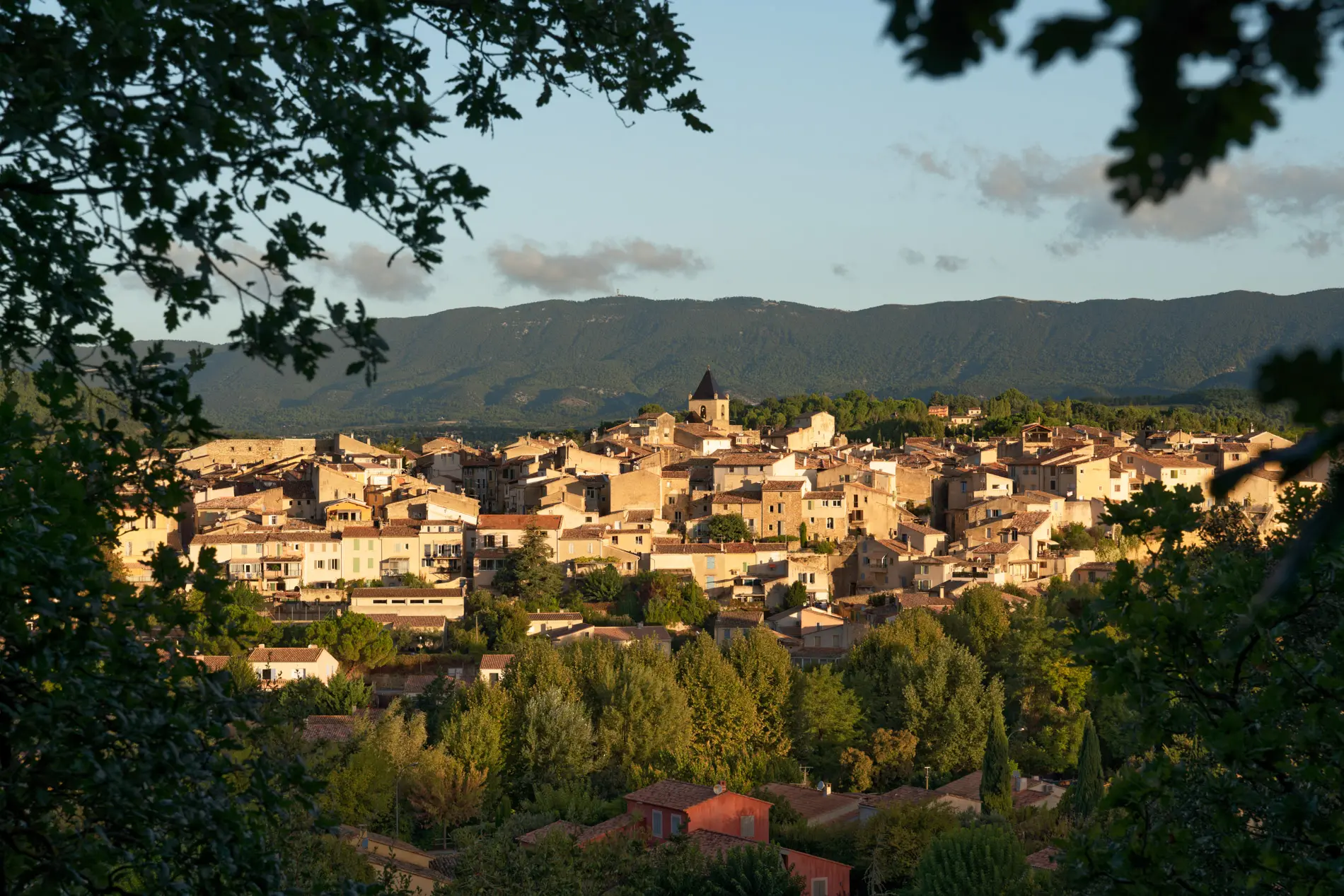 Feu de la Saint Jean à la Tour d'Aigues