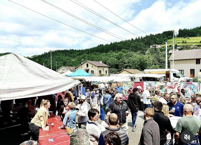 Brocante et exposition de véhicules anciens