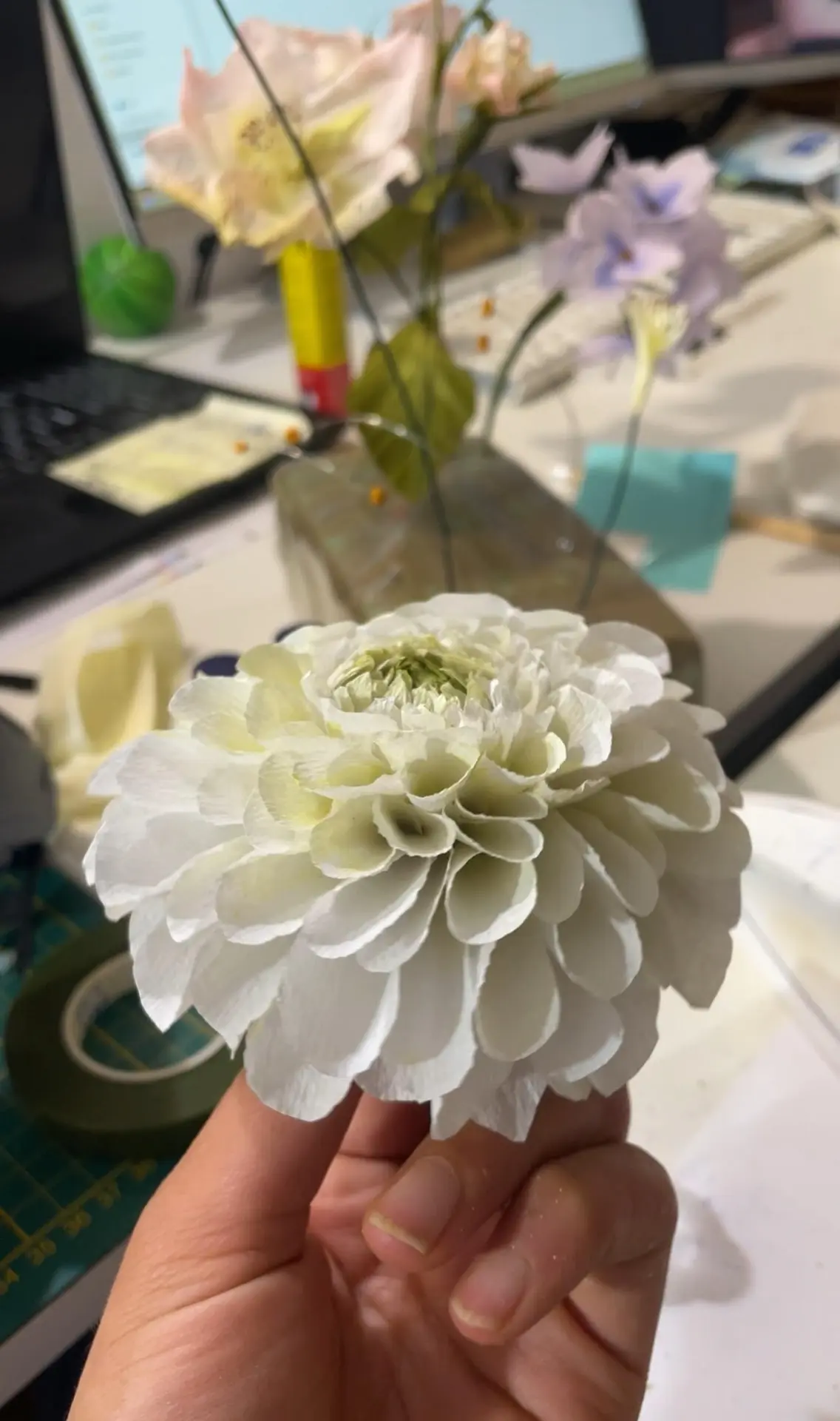 Atelier - création d'un bouquet en papier crépon