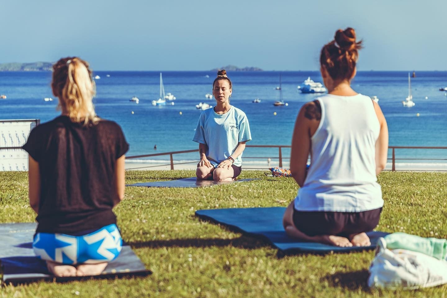 Cours de Yoga dans les jardins du Palais des Congrès