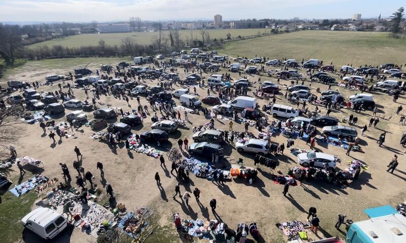 Marché aux puces hippodrome de roberty