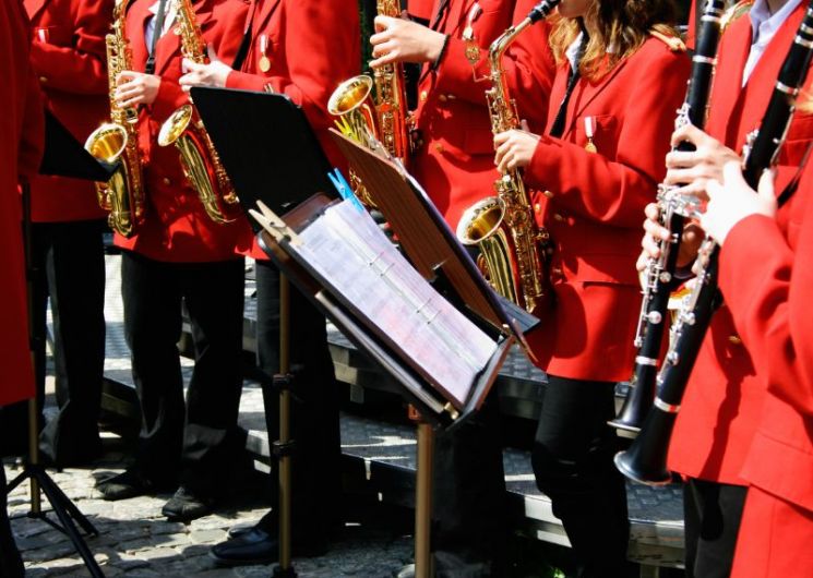 QUAND LES BANDAS S’EMBALLENT