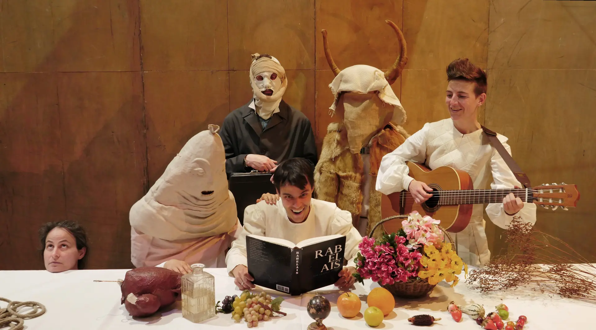Théâtre - Rien Plus Qu'Un Peu De Moelle