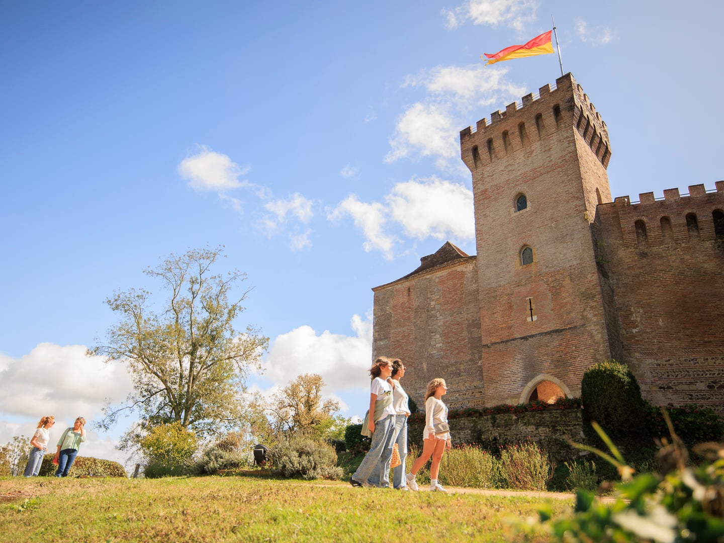 Le stand « tourisme & loisirs » Coteaux Béarn Madiran s’invite au Week-end de l'Histoire au château !