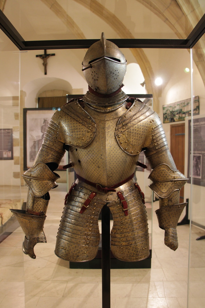 Visite-atelier en famille dans l’exposition "Chefs-d’œuvre ! Armures de la collection des princes"