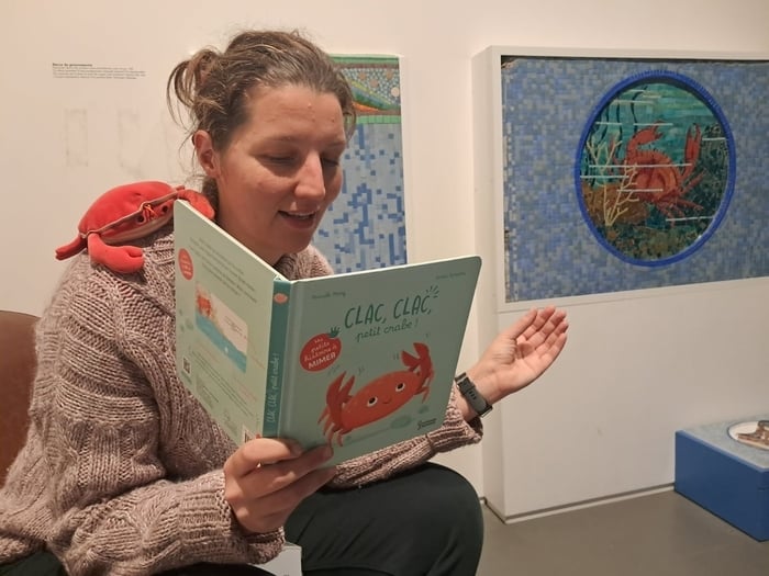 Un petit crabe au musée