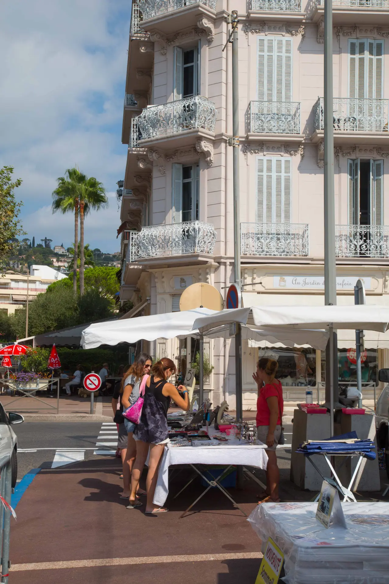 Marché aux vêtements de Golfe-Juan