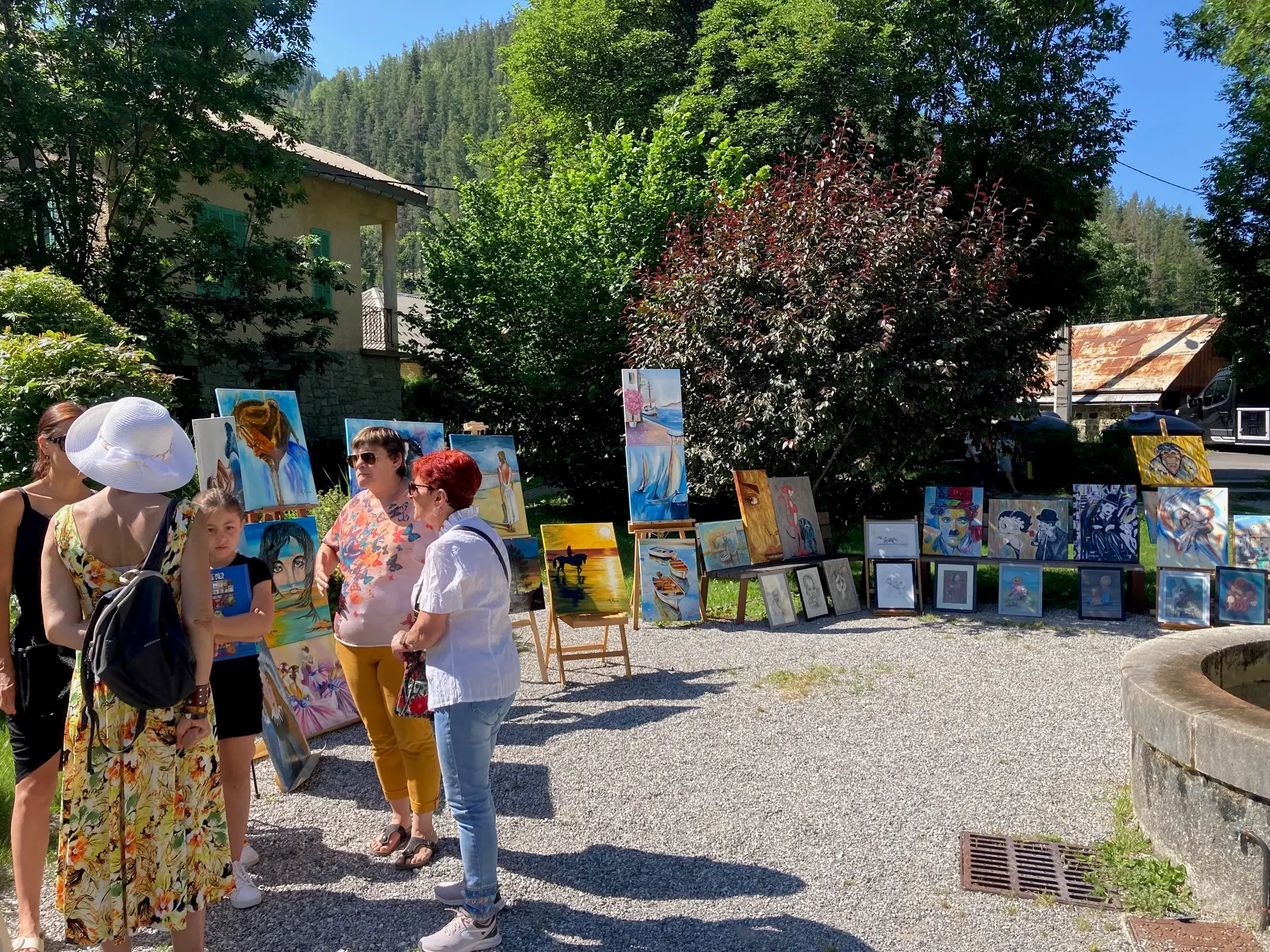 Exposition de peintures en plein air