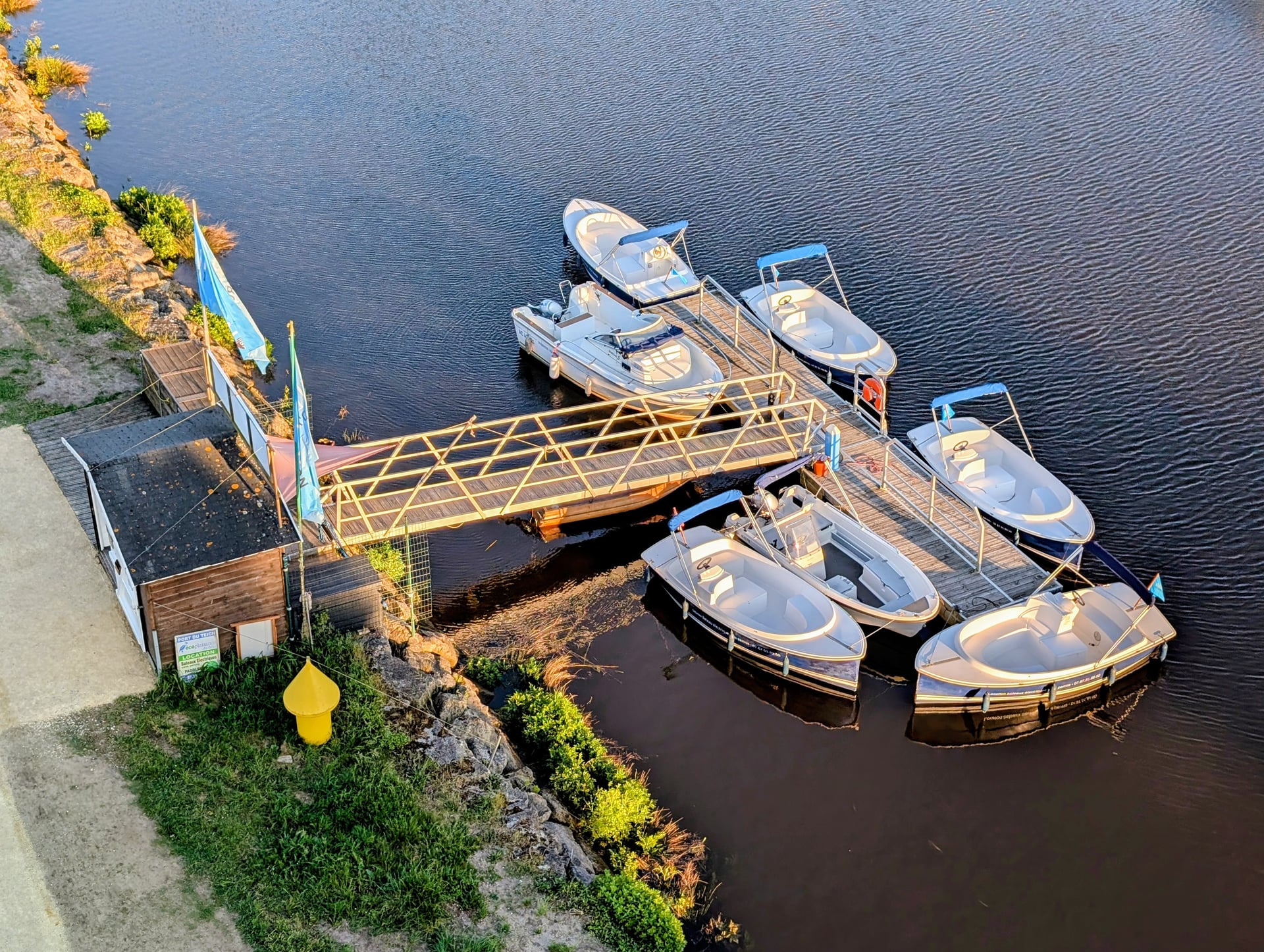 Balades commentées en bateau électrique