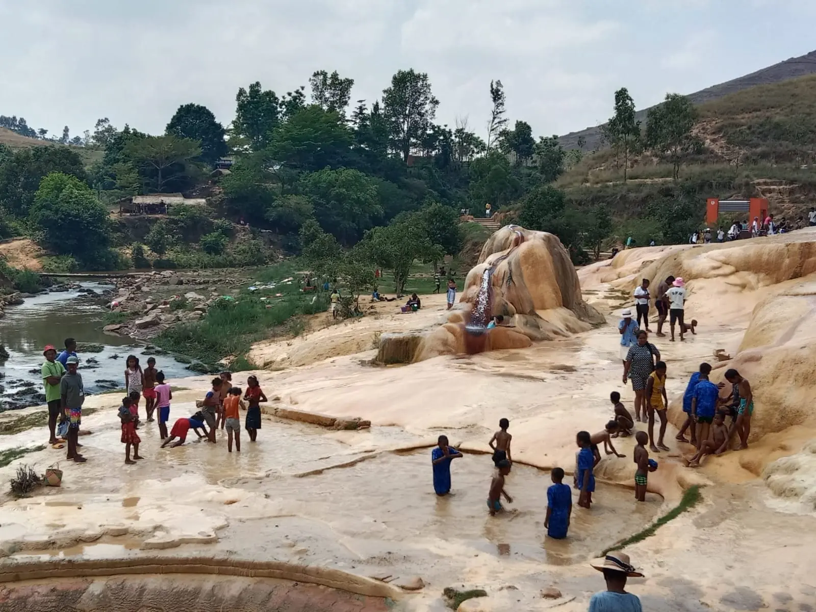 Exposition " Rien que de l’eau " - Association Nés quelques part