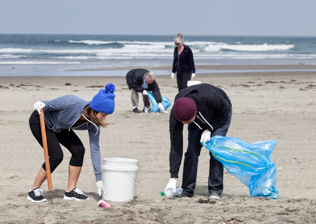 Familles solidaires : Nettoyage de plage et jeux