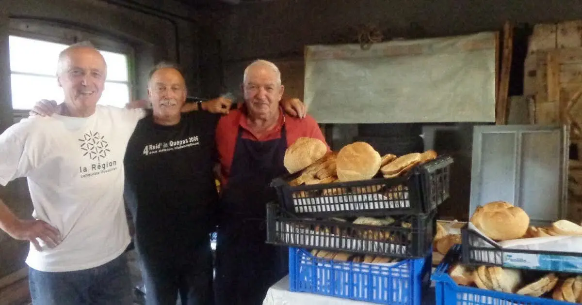 Fournée de pains au four banal d'Abriès