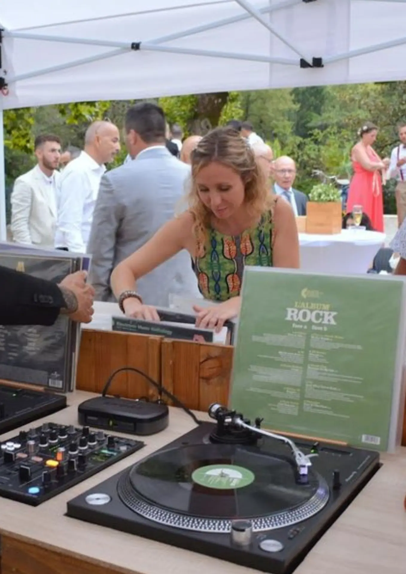 Soirée d'été à la plage : Bar à Vinyles